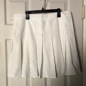 ‼️5 for $13‼️NWOT Womens white pleated skirt